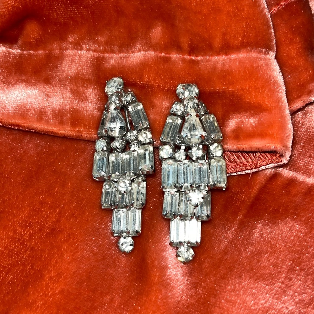Vintage clip-on chandelier silver tone, rhinestone earrings.